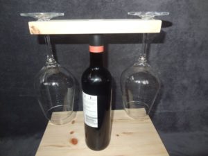 Zirbenweinglashalter